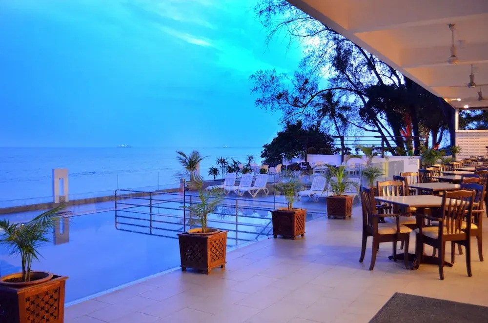By the Sea @ Cozy Beachfront Home