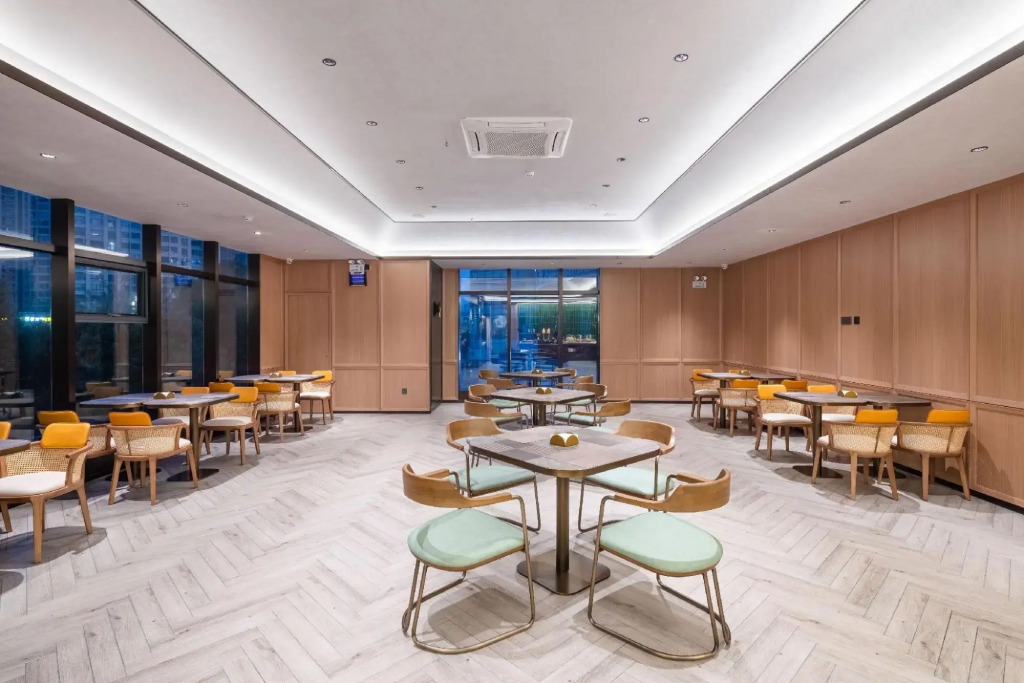 Starway Hotel (Kunming Dianchi Wanda Plaza)
