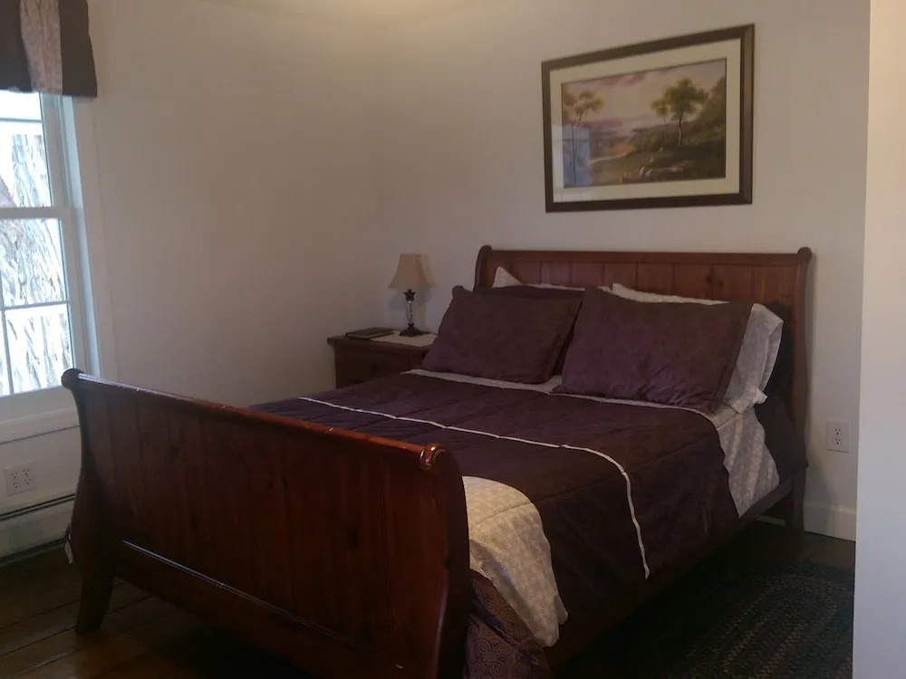 Locust Tree Bed and Breakfast LLC