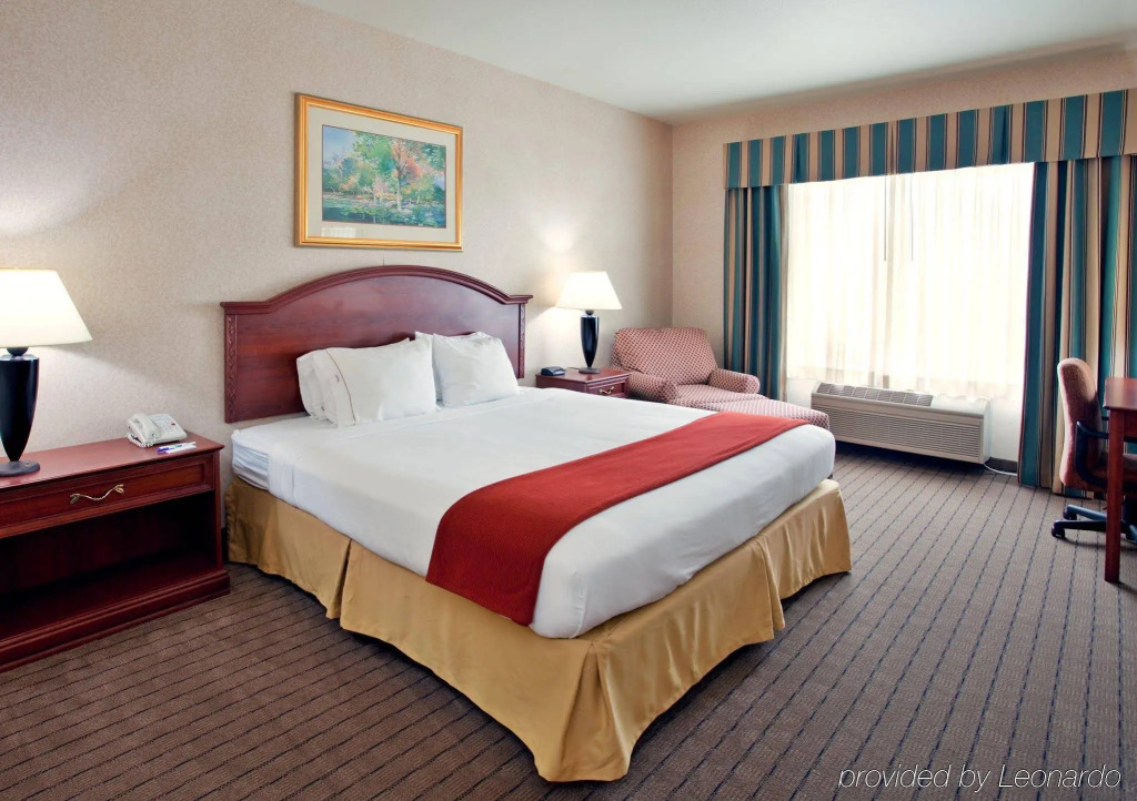 Holiday Inn Express Independence - Kansas City by IHG