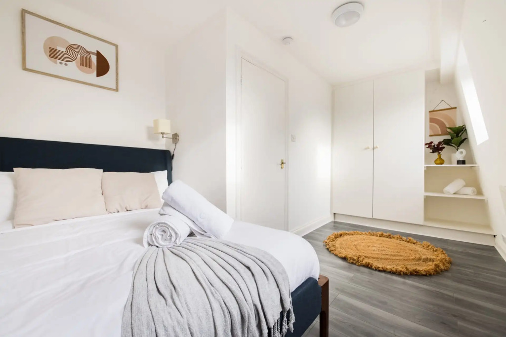 Contemporary 2 Bedroom Apartment in Shepherds Bush