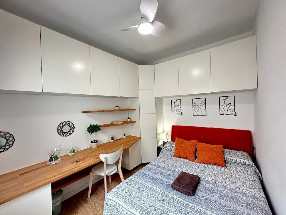 Rooms in Apartment Borrell