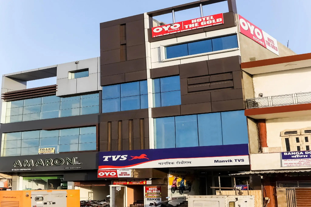 OYO 72993 Hotel The  Gold