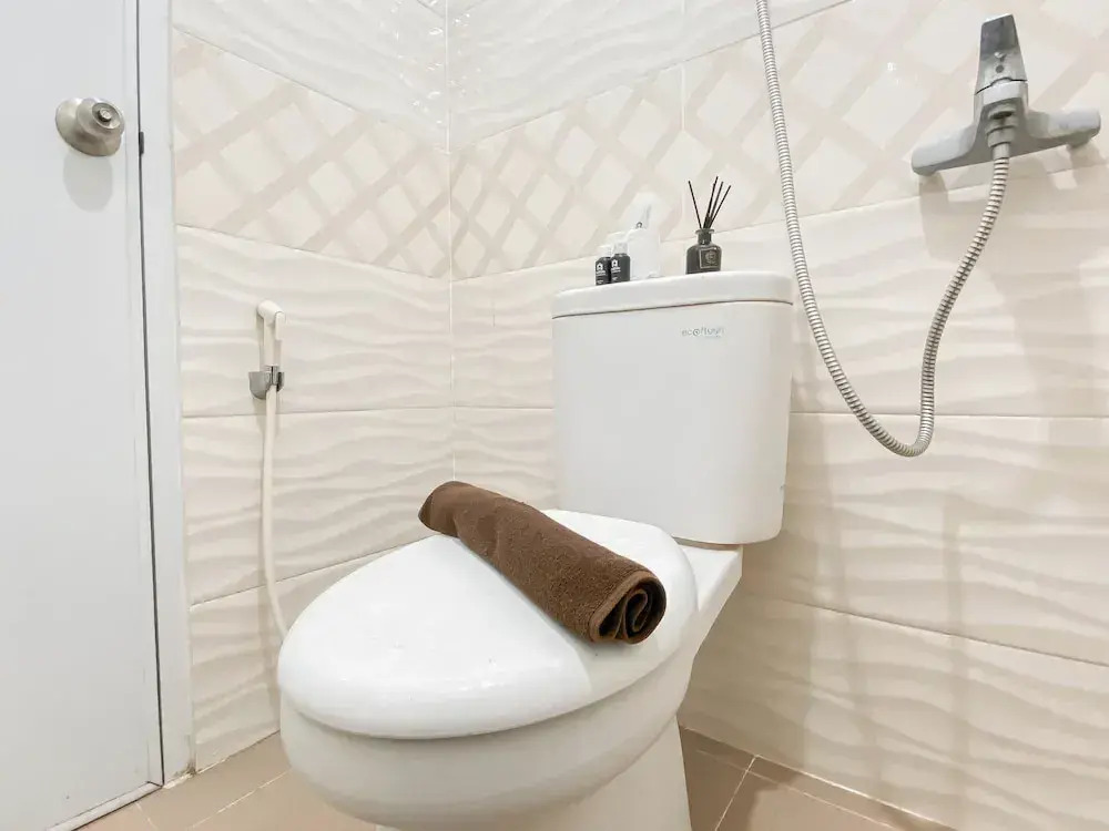 White Accent 1Br Near Mall At Bassura City Apartment
