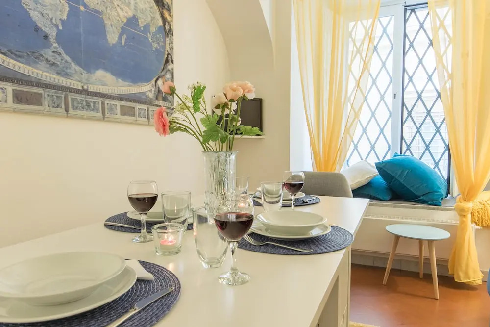Majestic 1BR / 2BR Suites Next To Colosseum at Piazza Venezia