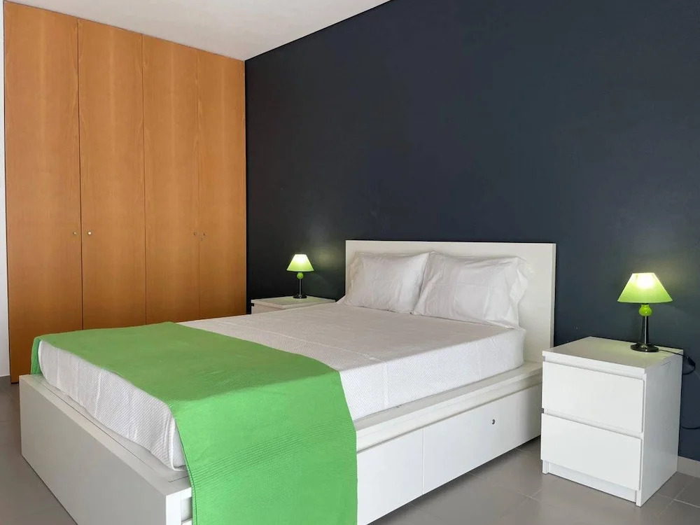 15 in Portim o With 1 Bedrooms and 1 Bathrooms