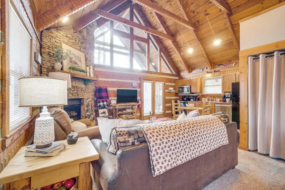 Honey Bear Pause: Rural Escape w/ Porch & Hot Tub!