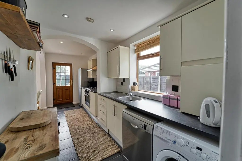 Cosy 3 Bedroom Home with Parking