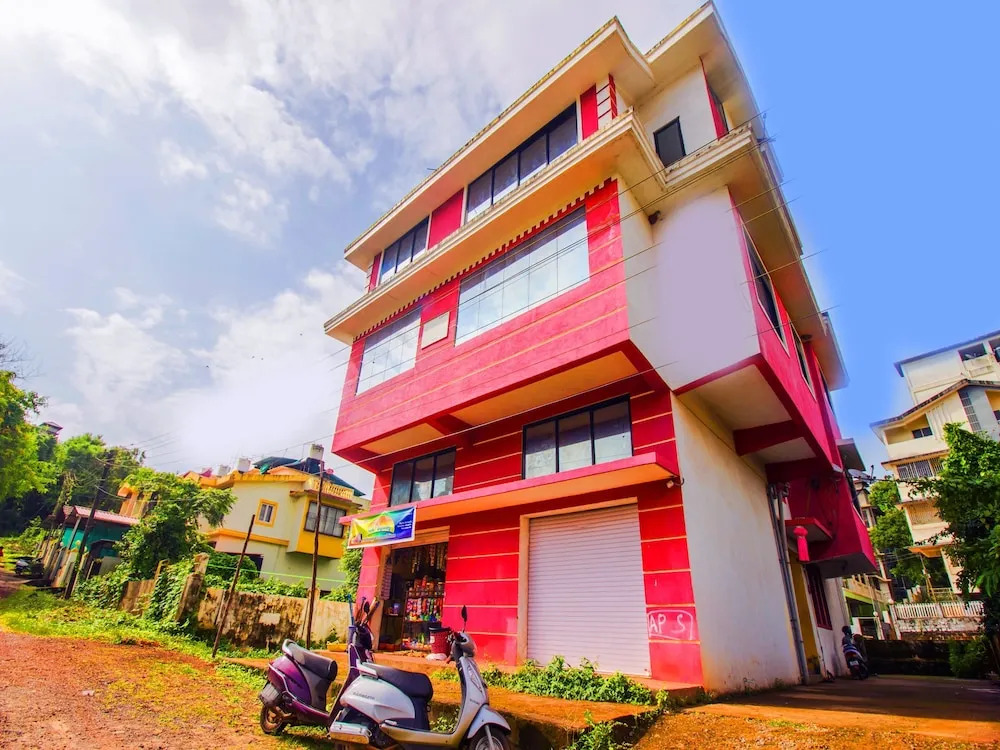 OYO 18352 Home Elegant 2BHK Mall De Goa