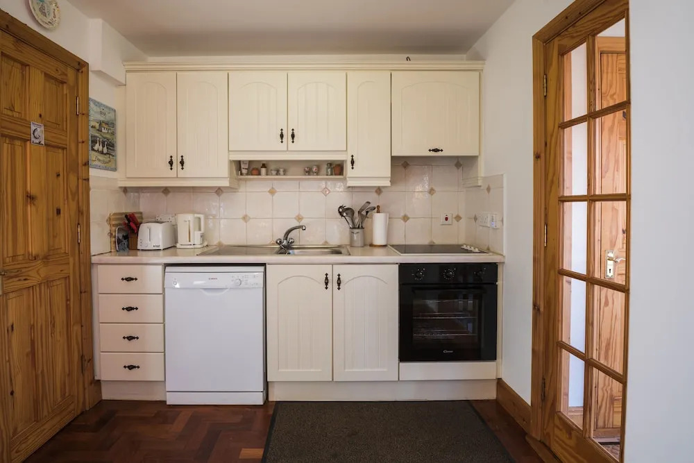 Dunfanaghy - Sea Views- in Village - Parking