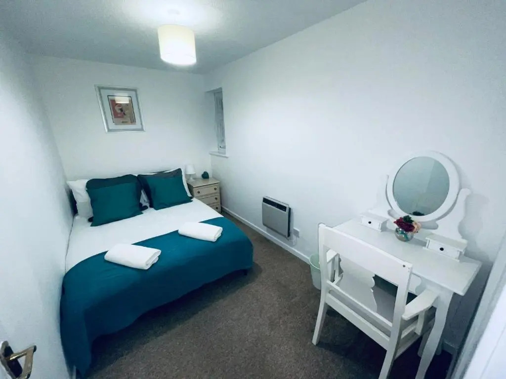 Superior 2 bedroom apartment with parking
