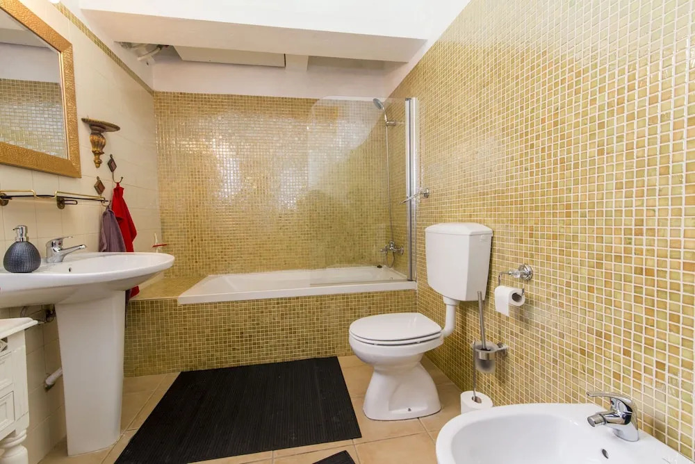 Olhão Townhouse With Roof Terrace & Courtyard 5min to Ferry & Market