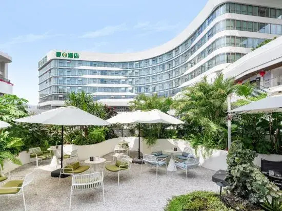 Summer Hotel