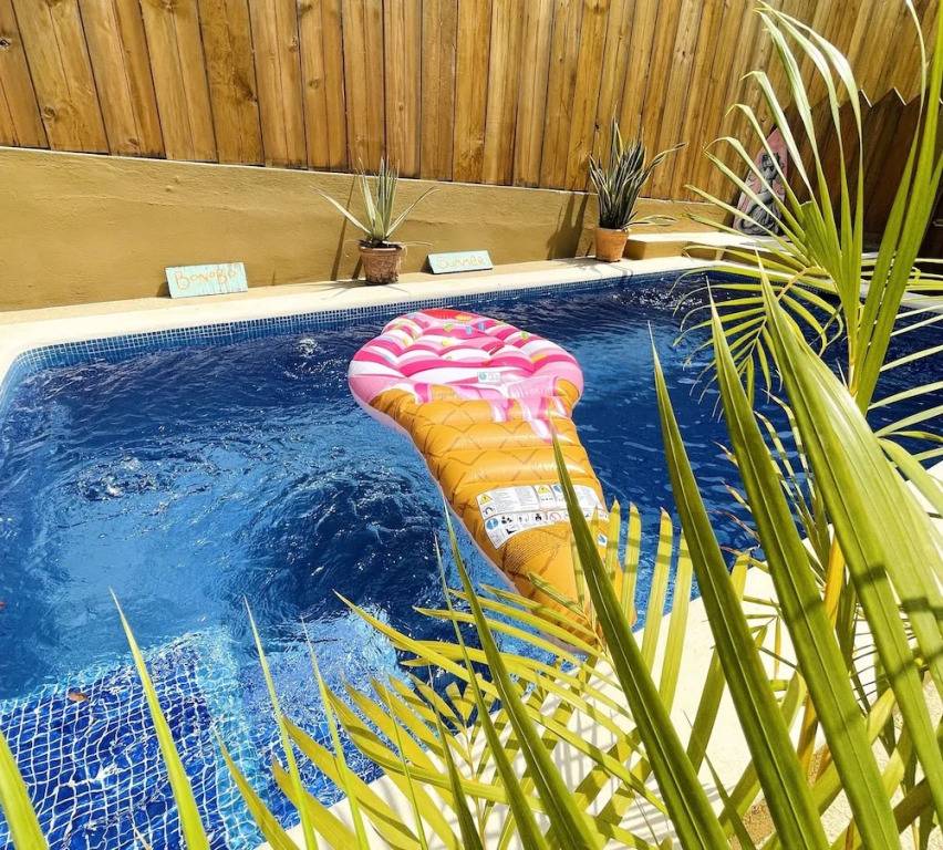 Bonobo House for 5 & Loft for 2- your best Puerto options