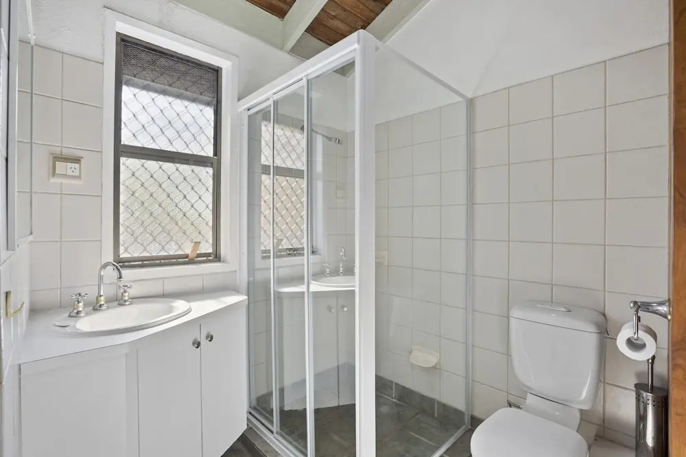 5 Minute Walk to Hastings Street - Unit 9 Descola 6 Noosa Drive