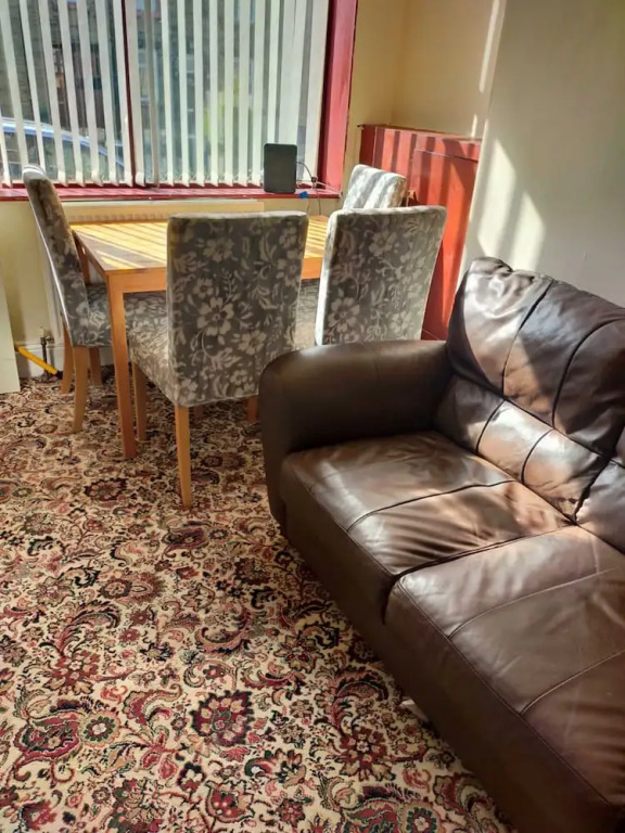 Paradise Apartment- Female Only