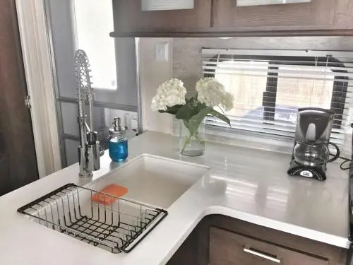 2 bedroom, beautiful patio, pool, beach, marina