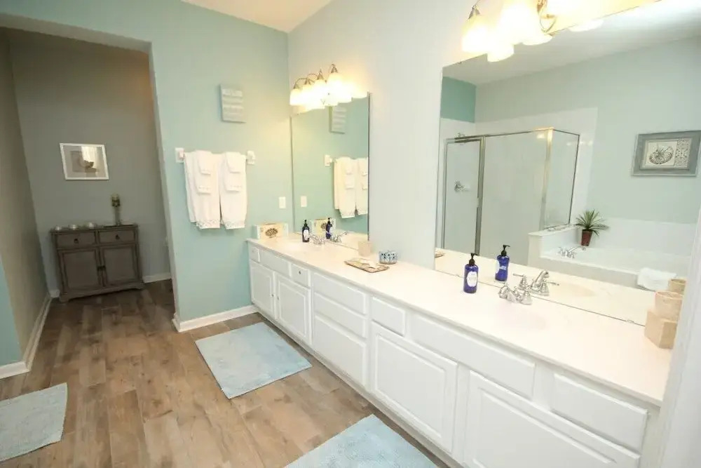 Lake View Paradise 3 Bedroom Condo by RedAwning