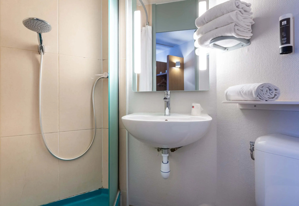 B&B HOTEL CHARTRES Le Coudray