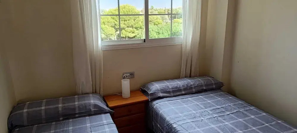 Lovely 2 Bedroom, 2 Bathroom Apartment With Pool