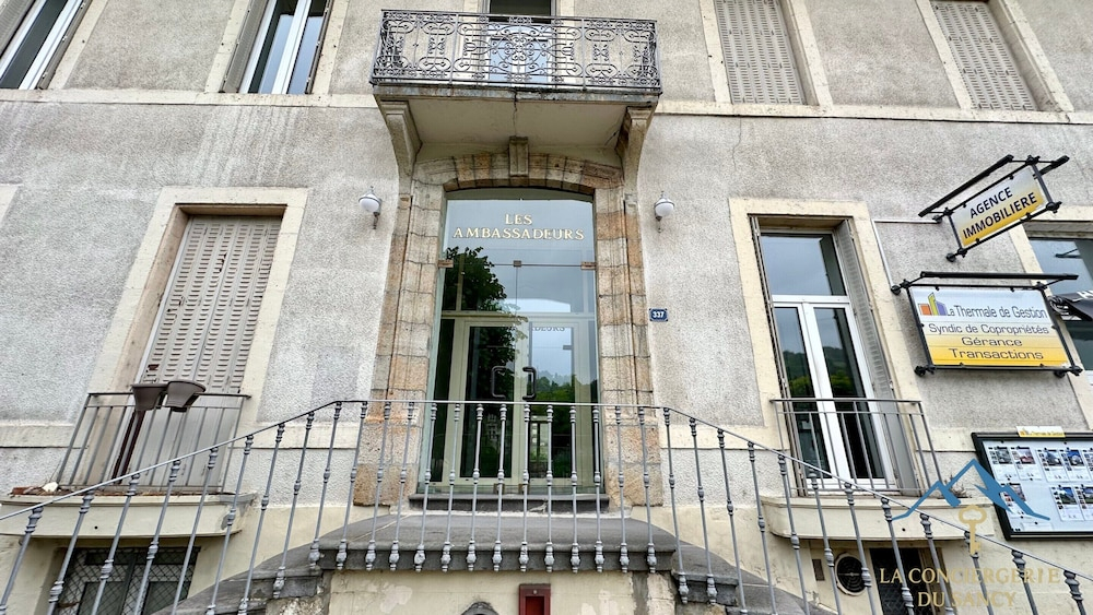 Mezzanine Spa Stay for 4