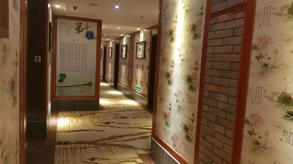 Yiwu Baide Theme Hotel