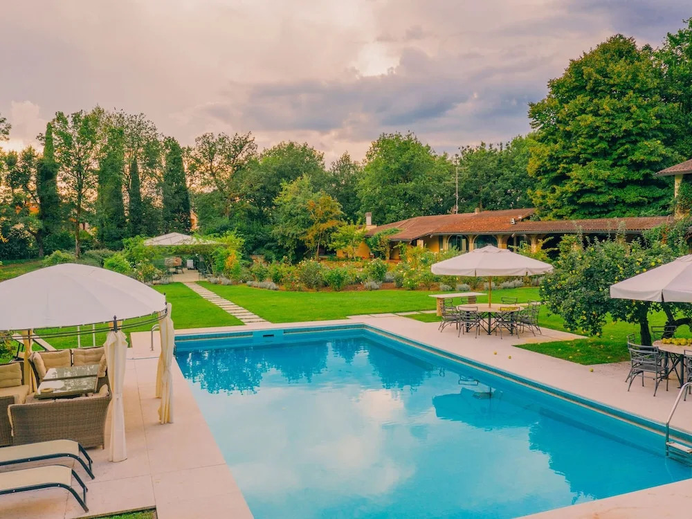 Stunning Villa in Badia Al Pino with Swimming Pool