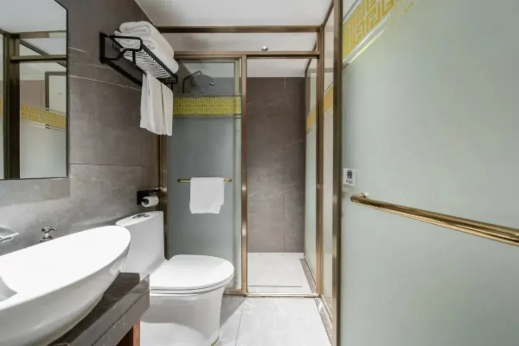 Rezen Proyal  Hotel (Canton Tower chigang Subway Station Pazhou Convention and Exhibition Center )