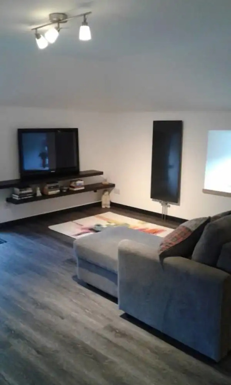 Beautiful 1-bed Barn Conversion Studio Apartment