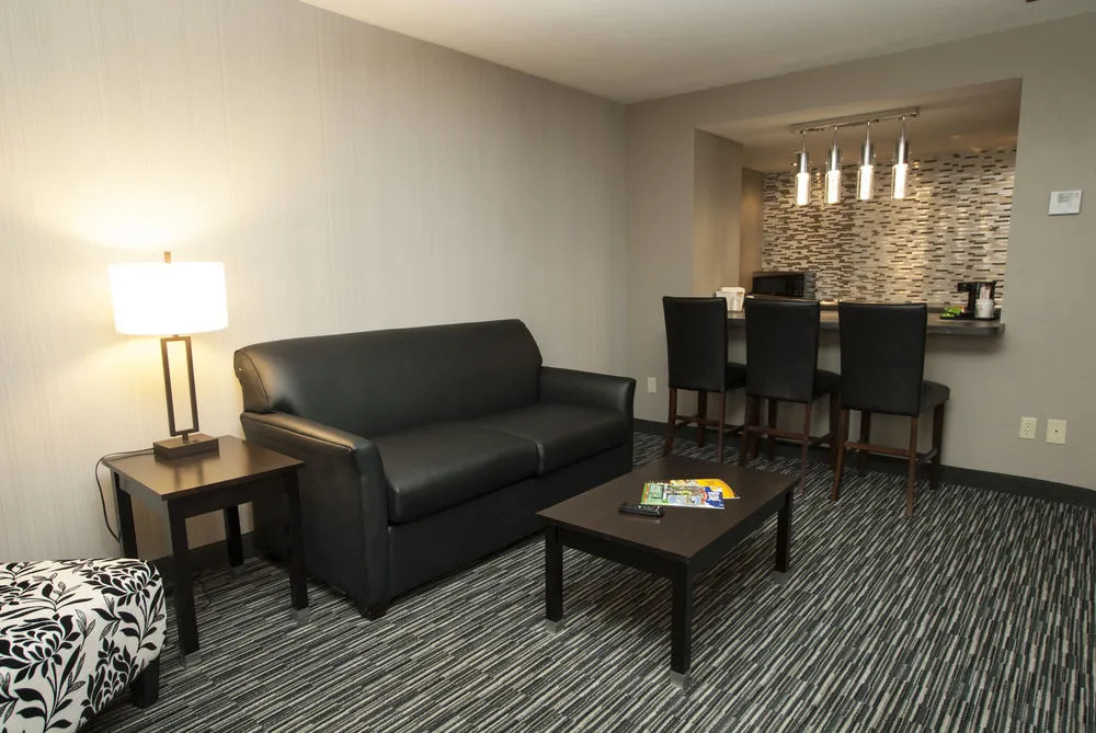Clarion Inn & Suites Springfield
