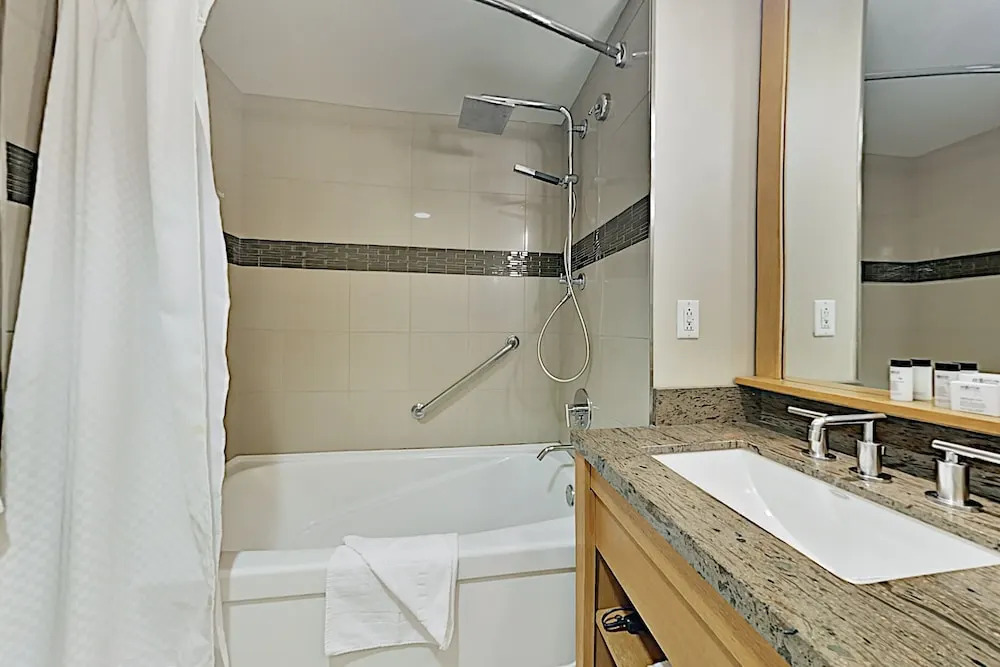 0617west 1 Bedroom Hotel Room