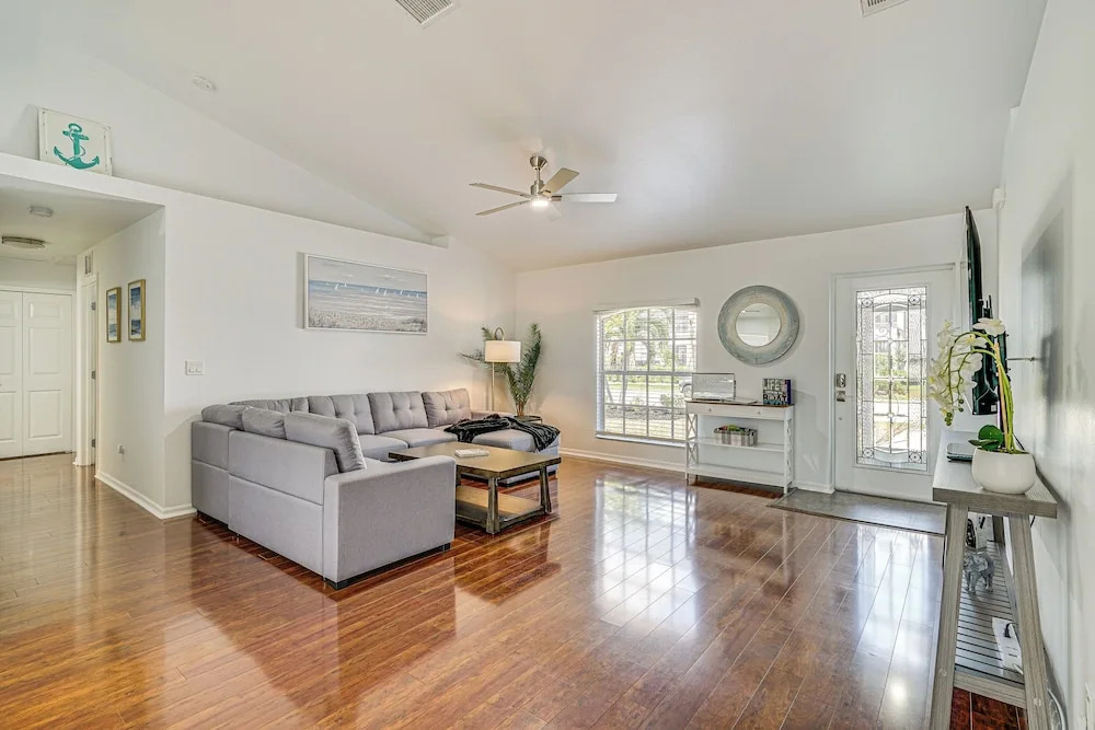 Heated Pool, 1 Mi to Golf! Cape Coral Canal Escape