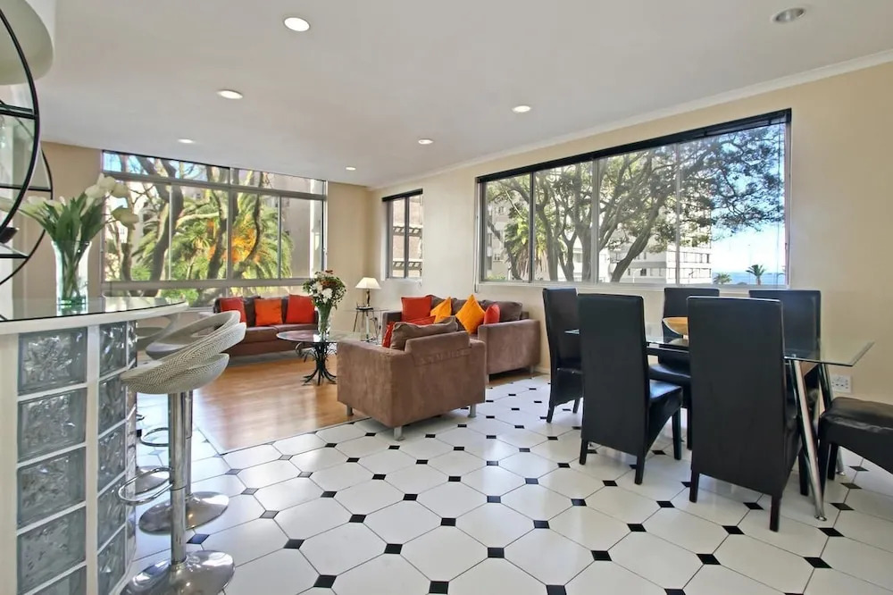 Berkeley Square Apartment