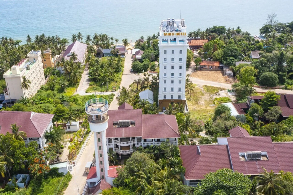 The Tahiti Beach Hotel