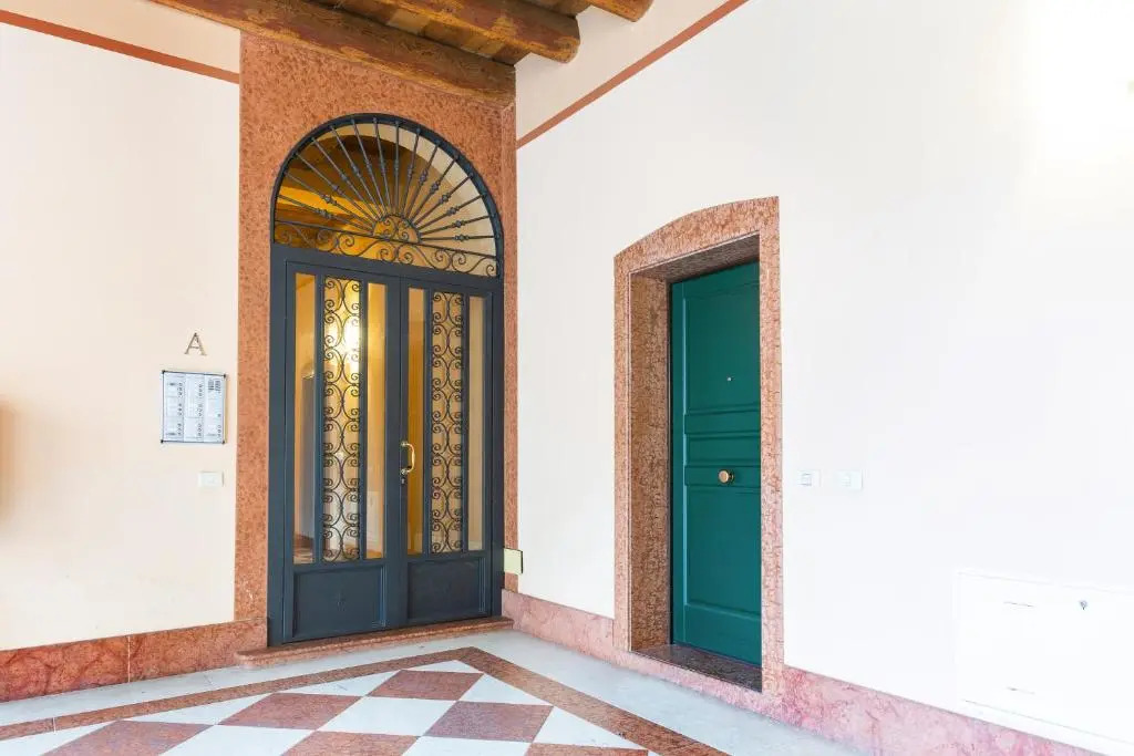 University Apartment con parcheggio e giardino