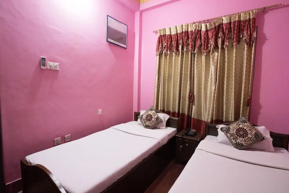 SPOT ON 617 Hotel Hemant