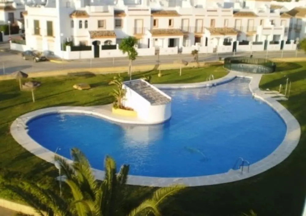House with 2 Bedrooms in Chiclana de la Frontera, with Shared Pool And Enclosed Garden