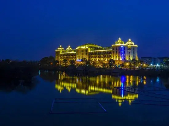 Xianhua Sandalwood Lakeside Hotel