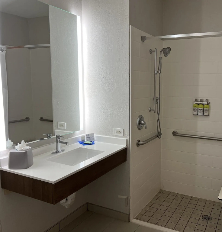 Holiday Inn Express Hotel & Suites Waukegan/Gurnee by IHG