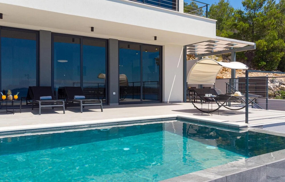 Awesome Home In Blato