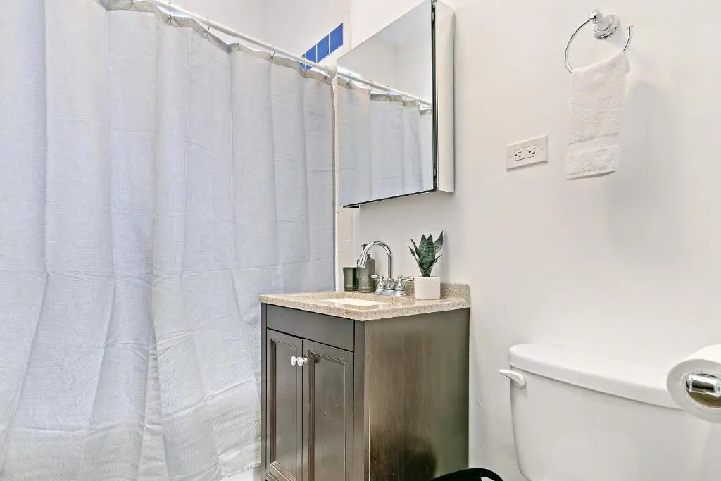 Bright Spacious Apt, Comfy King Bed, 5 Location