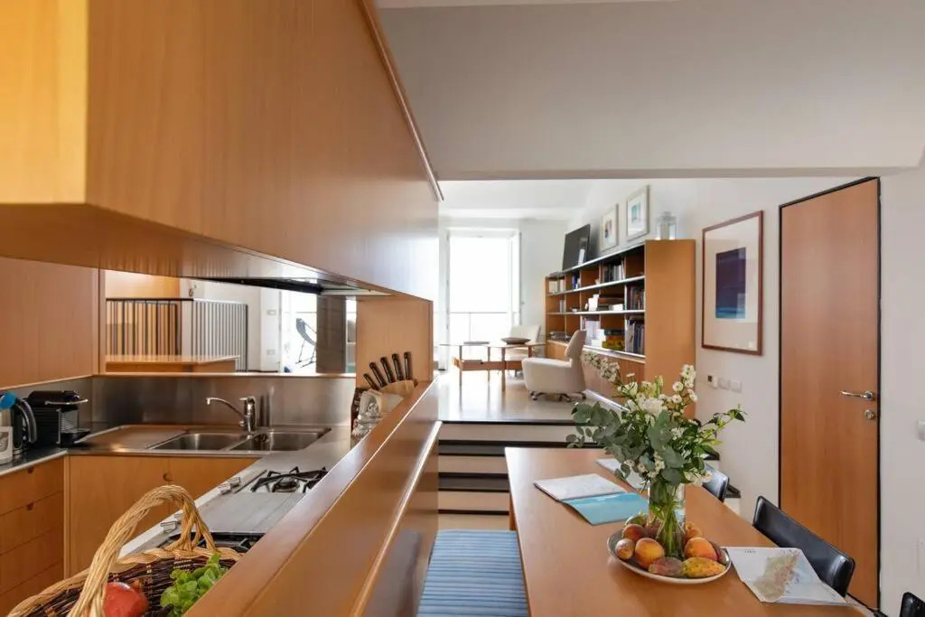 Carattino 12: Idyllic Seafront Family Retreat