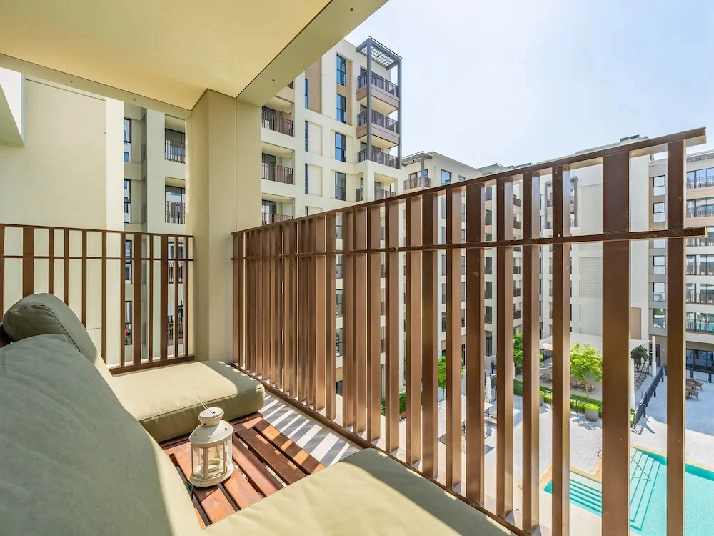 Dubai Creek Gem, Stylish Condo With Two Balconies