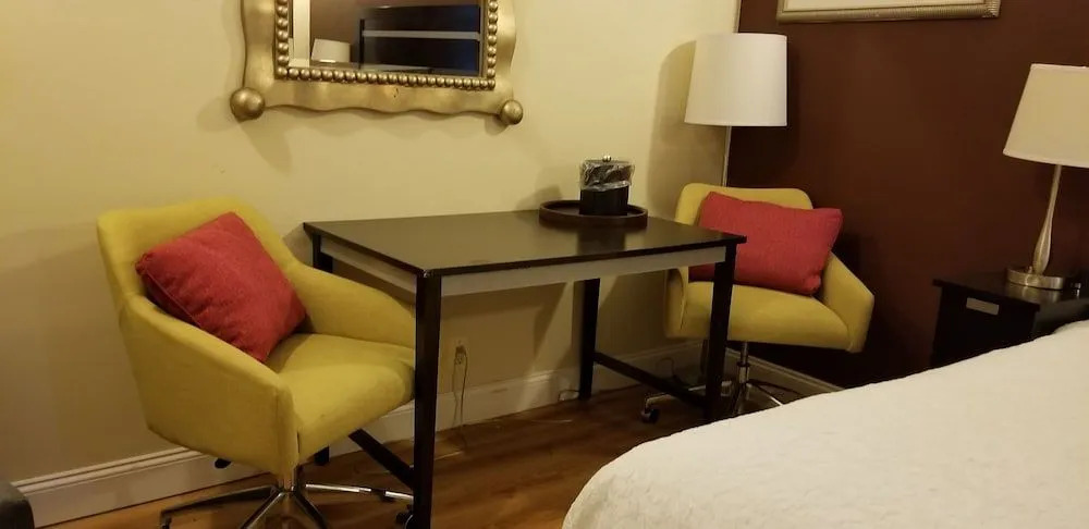 Smithtown Inn