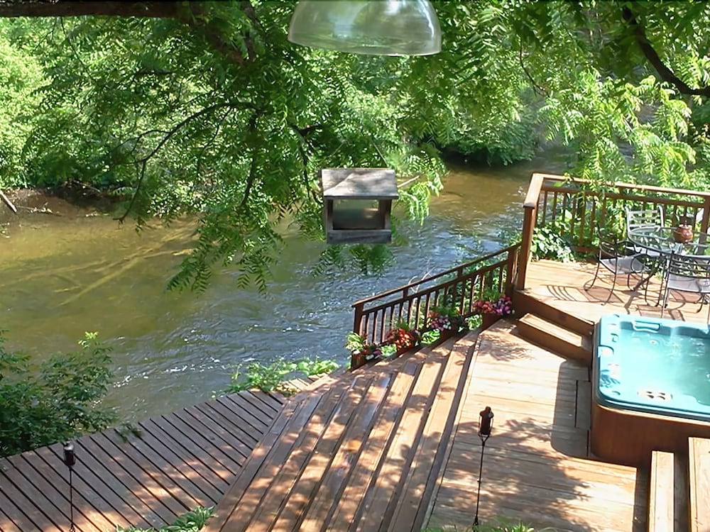 Stone Waters Inn