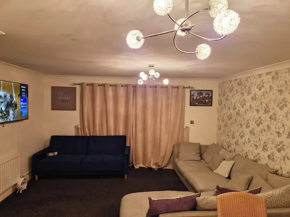 Maidstone Holiday Apartment 3 Bedrooms Free Sports Sleeps 7