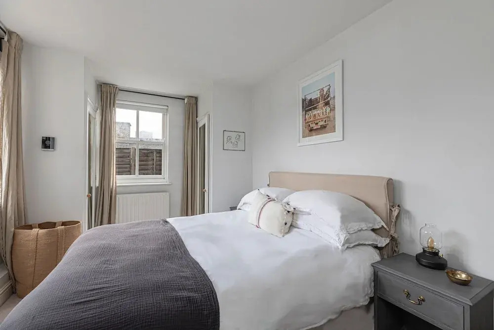 JOIVY Stylish 2-bed Flat w/ Terrace Near Battersea Park