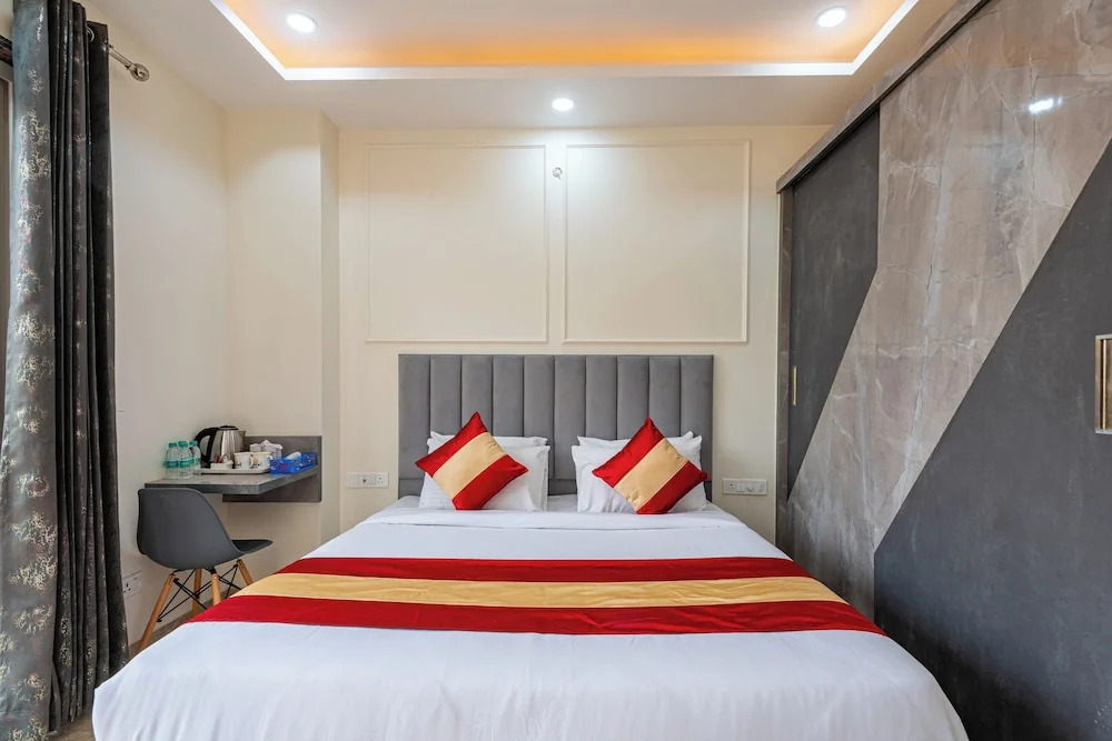 FabHotel Comfort N Stay - Huda City Centre Metro
