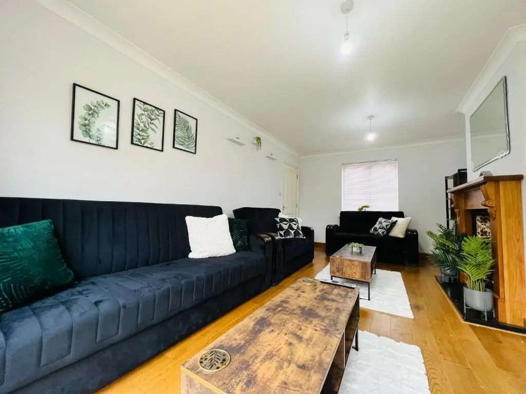 Boleyn Avenue by Incredible Stay