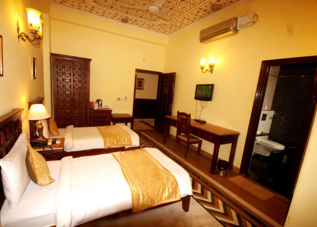 Hotel Rajputana Haveli - Near Jal Mahal - Jaipur